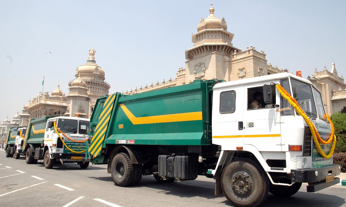 https://salarnews.in/public/uploads/images/newsimages/maannewsimage04012025_160320_bbmp truck.jpg